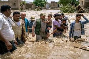 صحافي: وجود طارق صالح في الميدان يربك الحـ.ـوثيين ويزعج المتفندقين