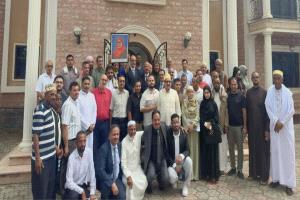 وزير النقل يزور سفارة بلادنا في تنزانيا ويناقش مع الجالية سبل تعزيز خدمات النقل