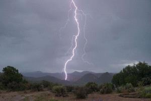 فلكي يتوقع هطول أمطار رعدية مستمرة على عدة محافظات