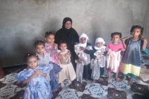 مؤسسة دار الأمير توزع ملابس على الأسر الأشد فقرًا في أبين بدعم من اتحاد الجمعيات والمؤسسات