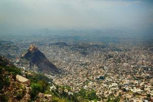 وفاة امرأة برصاص قناص حوثي في تعز