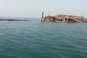حادث بحري قبالة باب المندب.. انقلاب وغرق زعيمة محملة بمئات الأبقار والأغنام قرب سواحل لحج