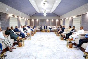 رئيس الوزراء يؤكد على شراكة استراتيجية مع القطاع الخاص لدعم التعافي الاقتصادي