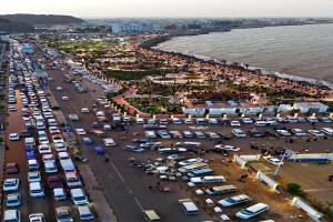 محافظ عدن عبدالرحمن شيخ: مليون زائر في العيد رقم تاريخي يعكس عودة المدينة ويدفعنا لمضاعفة الجهود