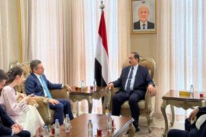 وزير الداخلية يبحث مع السفير الأمريكي تعزيز التعاون الامني