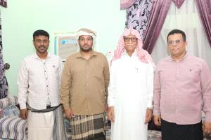 نائب رئيس مؤتمر حضرموت الجامع يزور الدكتور صالح عرم في منزله بمدينة الشحر