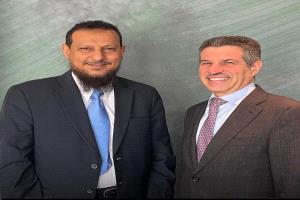 تفاصيل لقاء السفير الأمريكي مع محافظ عدن حول إعادة تأهيل الميناء والمطار وتعزيز الخدمات