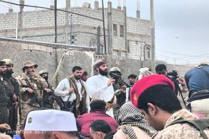 مختار الرباش يبعث برسالة مختلفة من أول أيامه في أبين.. صلاة العيد وخطبة تدعو لطي صفحة الماضي