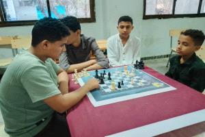 منافسات الشطرنج تتواصل في مهرجان مدرسة الشعب بتعز