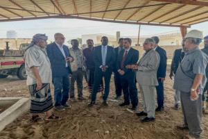 محافظ لحج ووفد أممي يطَّلعان على مشاريع زراعية تنموية في الحوطة وتبن