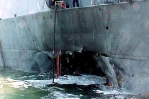 ترامب يتهم إيران بالوقوف خلف هجوم المدمرة الأمريكية "يو إس إس كول" في عدن