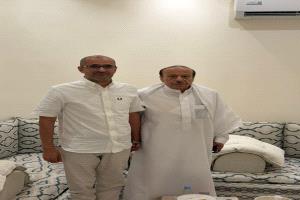 زيارة ودية في الرياض.. رئيس مجلس موانئ خليج عدن يطمئن على صحة الفريق ناصر منصور هادي