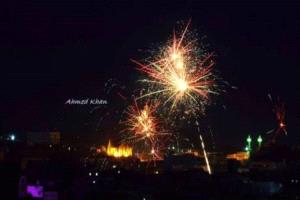 أبناء حي حاشد في المنصورة يناشدون بوقف الألعاب النارية المنطلقة من قاعات المناسبات