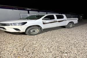 واقعة خطيرة في حضرموت.. مسلحون بزي عسكري يسطون على سيارة إذاعة القرآن الكريم في وضح النهار