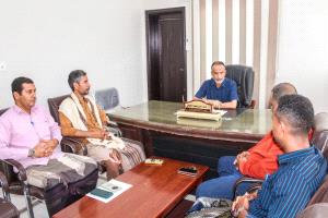 مدير عام بروم ميفع يناقش مع عدد من مديري المكتب التنفيذي جملة من القضايا والمستجدات