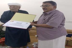 تكريم اللواء علي القفيش والعميد ناصر هادي تقديراً لدورهما في دعم نادي شباب زارة وتنمية المنطقة الوسطى