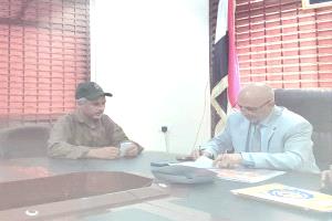 وزير المياه الشرجبي يبحث مع عميران حل أزمة شحة المياه في قعطبة: وحفر بئر مائي لتغطية احتياجات السكان