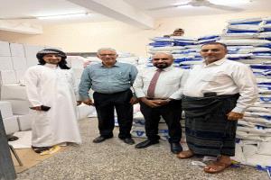 تدشين توزيع السلة الغذائية لموظفي مستشفى الجمهورية بعدن.