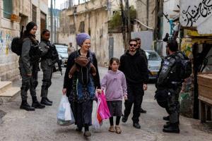 مئات الفلسطينيين مهددون بالطرد من أرض اشتروها من يهود اليمن