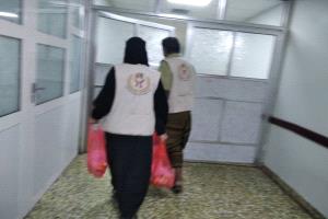 مؤسسة المحروسة تواصل توزيع وجبات الإفطار على المرضى في مستشفى ابن خلدون لحج