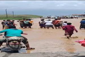 اضرار جراء السيول الجارفة بمدينة شقرة ومناشدات عاجلة للحكومة والمحافظة لإنقاذها