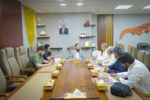 المحافظ عبد الرحمن شيخ يطّلع على برنامج المعرض الوطني للبُن والتمر ويؤكد دعم السلطة المحلية لإنجاحه