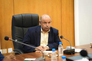 محافظ حضرموت يهدد بوقف تصدير النفط ويضع الحكومة أمام خيارين بشأن عائدات المحافظة