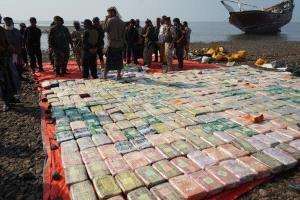 الحملة الأمنية غرب لحج تواصل شل حركة التهريب العابرة للحدود وتُحبط تهريب أكبر شحنة للمخدرات