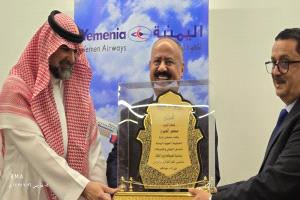 «اليمنية» تكرم وزير النقل محسن العمري تقديراً لدوره القيادي السابق في إدارة الناقل الوطني