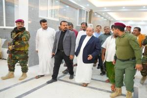 عضو مجلس القيادة الخنبشي يتفقد أعمال صيانة وترميم القصر الجمهوري بمدينة المكلا