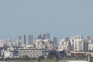 صفارات الإنذار تدوي وسط إسرائيل بعد هجوم 
صاروخي إيراني كبير