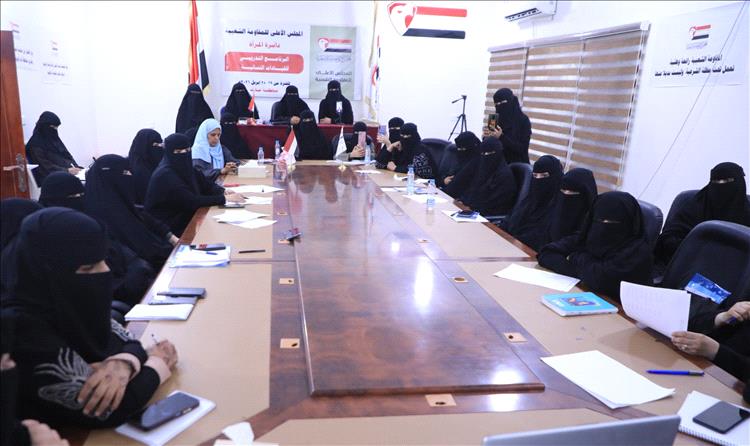 دائرة المرأة بالمجلس الأعلى للمقاومة الشعبية تختتم برنامج تدريب القيادات النسائية في مأرب