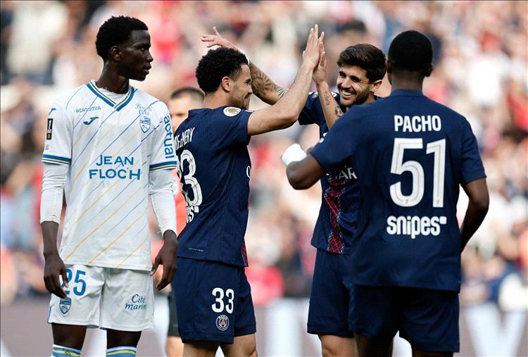 لوريان يفرض التعادل على متصدر الدوري الفرنسي باريس سان جيرمان