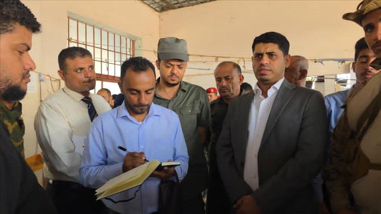 الوزير مشدل يتفقد السجن المركزي في عدن ويؤكد أهمية تعزيز معايير حقوق الإنسان
