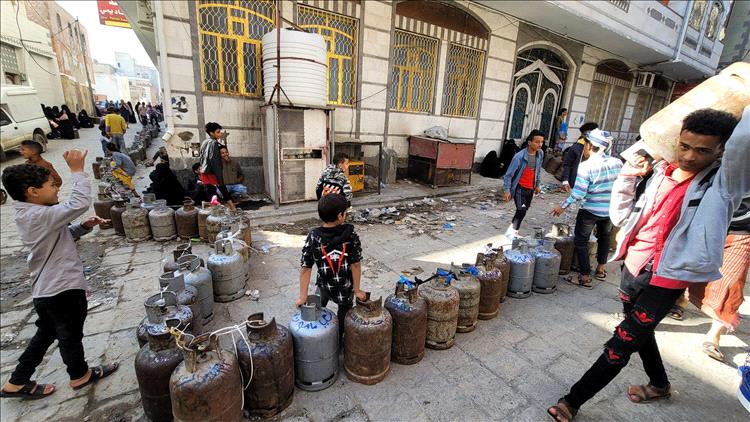 مصدر حكومي بتعز لصحيفة عدن الغد: الأرقام تكشف الحقيقة.. لا خلل لدى الشركة اليمنية للغاز والأزمة في التوزيع