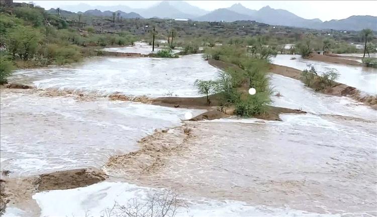 الأمطار والسيول تعمّق الأزمة الإنسانية في اليمن