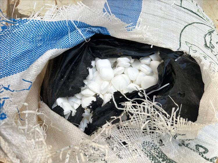 إحباط محاولة تهريب مواد كيميائية خطرة وأدوية في منفذ الوديعة