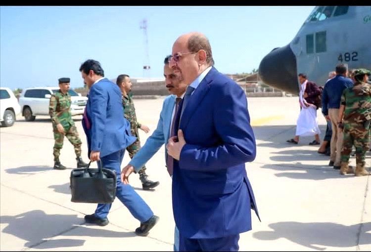 عاجل : وصول رئيس الوزراء الى عدن قادماً من الرياض