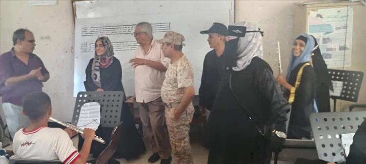 مديرة مكتب الثقافة تزور معهد جميل غانم للفنون الجميلة بعدن