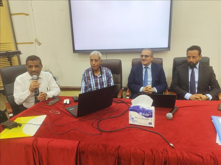 وزير الصحة يفتتح دورة مكثفة في ممارسات التصنيع الجيد بهيئة الأدوية ويترأس اجتماعًا فنيًا لتطوير الأداء المؤسسي