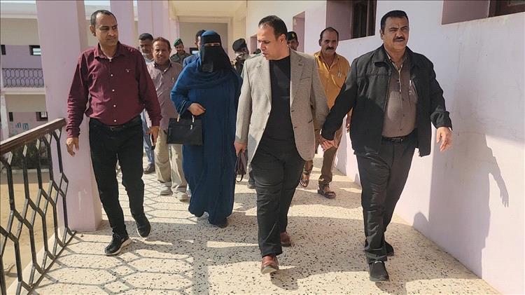 "الداؤودي" يشيد بمستوى الإعداد والترتيب لإمتحانات النقل الأساسية والثانوية بمدارس البريقة