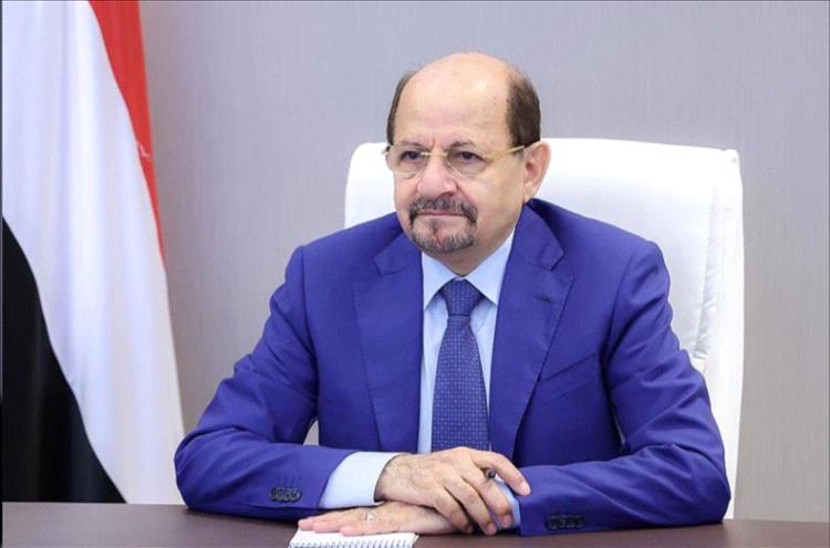 رئيس مجلس الوزراء وزير الخارجية يلتقي رئيس أركان قوات درع الوطن في عدن
