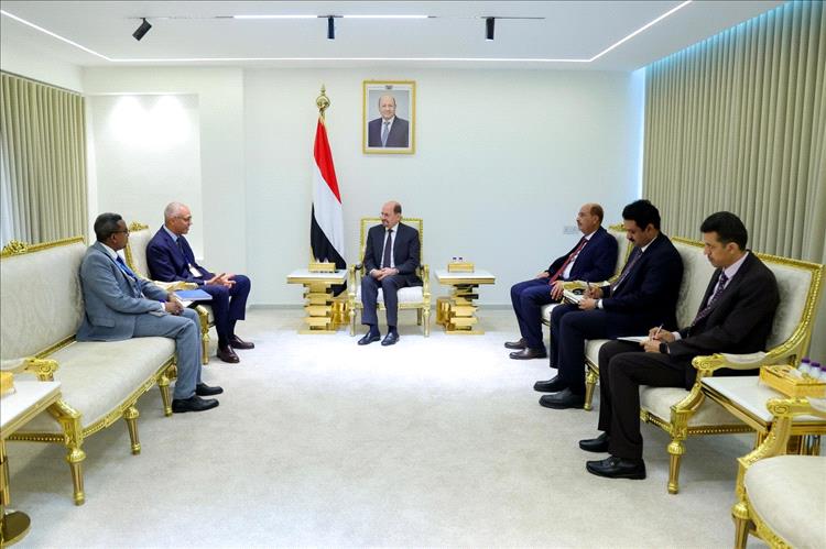 رئيس الوزراء يستقبل في عدن المنسق المقيم للأمم المتحدة