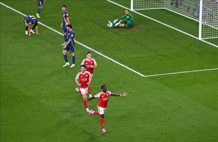 آرسنال يقهر أتلتيكو مدريد بهدف ساكا ويبلغ نهائي دوري أبطال أوروبا لأول مرة منذ 20 عاماً
