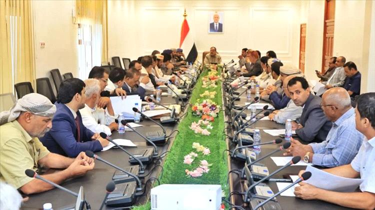 تنفيذي مأرب يناقش تقارير الأداء الصحي وعددا من القضايا الأمنية والخدمية