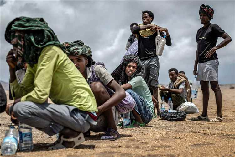 مهاجرو القرن الأفريقي... ضحايا الحوثيين وشبكات التهريب
