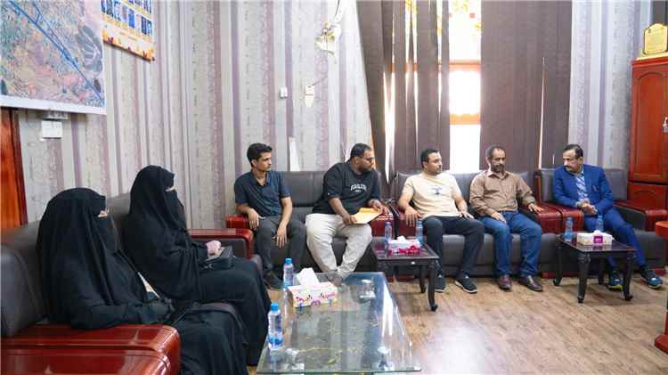 المحافظ بن الوزير يطّلع على ترتيبات إشهار منصة “دليل شبوة الطبي” ويؤكد دعم السلطة المحلية لتطوير الخدمات الصحية الرقمية