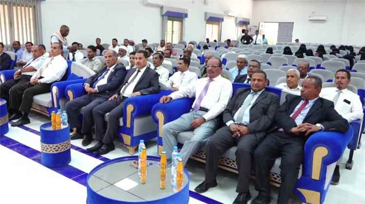 ندوة علمية بسيئون تناقش تحديات كليات التربية ومتطلبات تطويرها
