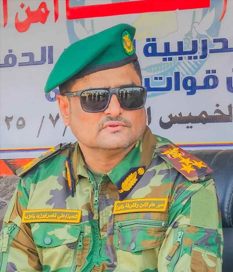 مدير أمن أبين يعزّي في وفاة الأستاذ وعرة عوض ماطر