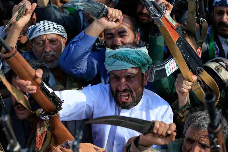 مؤشرات حرجة لنقص الغذاء وواردات الوقود... تقرير دولي يرصد تنامي الصراع بين الحوثيين والقبائل